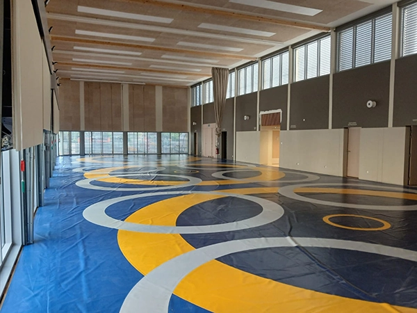 Brise-soleil orientables (BSO) Schenker installés par Énergère au dojo du complexe sportif des Malassis, à Bagnolet.