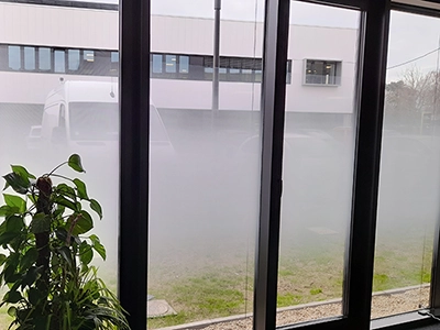 Film adhésif design Futura installé par Énergère chez BatiMgie, à Angers.
