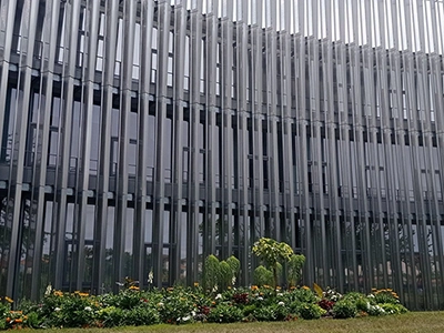 Film solaire Argent 80 XC installé par Énergère à l'Hôtel des communes du pays des Herbiers, aux Herbiers.