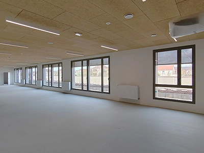 Stores extérieurs enrouleurs installés par Énergère au groupe scolaire Simone Veil, à Bussy-Saint-Georges.