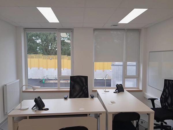Stores intérieurs enrouleurs installés par Énergère au SAS Le Mans-Les Croisettes à Coulaines.