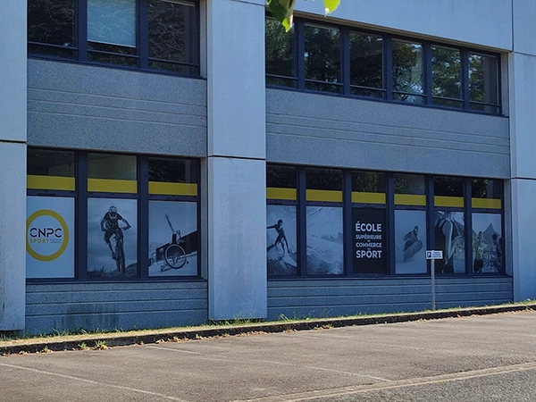 Vitrauphanie au CNPC de Nantes installée par Énergère.